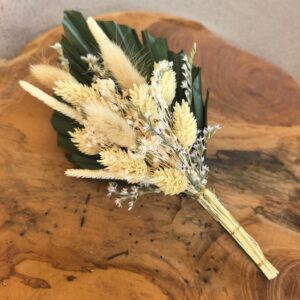 Topper na drewanianym podeście w kształcie owalnym